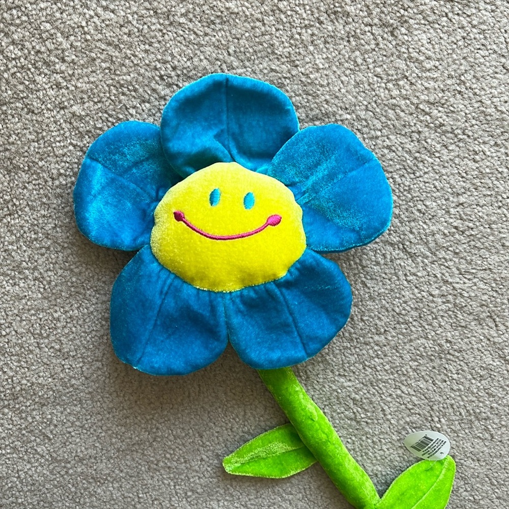 Smiley Flower Toy with Blue Petals and Green Strm